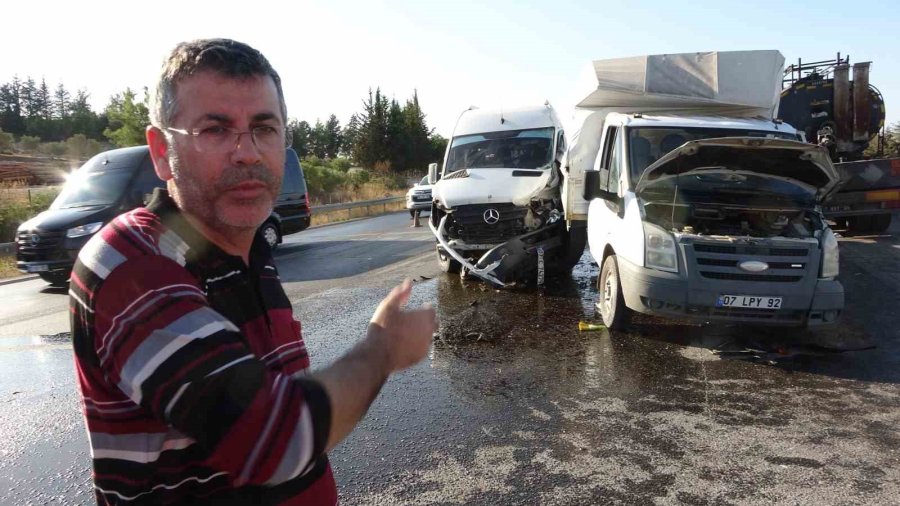 Antalya’da Ana Yola Çıkan Kamyonet İle Tırın Çarpışma Anı Araç Kamerasına Yansıdı