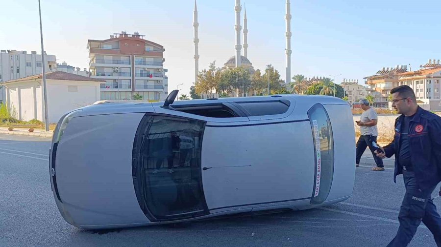 Devrilen Otomobilden Çıkan Genç Öğretmenin Eğitim Aşkı