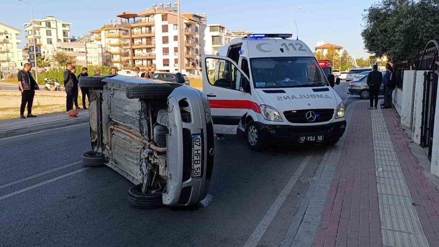 Devrilen Otomobilden Çıkan Genç Öğretmenin Eğitim Aşkı