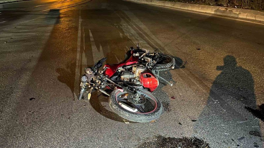 Ticari Taksi İle Motosiklet Çarpıştı, 1 Kişi Yaralandı