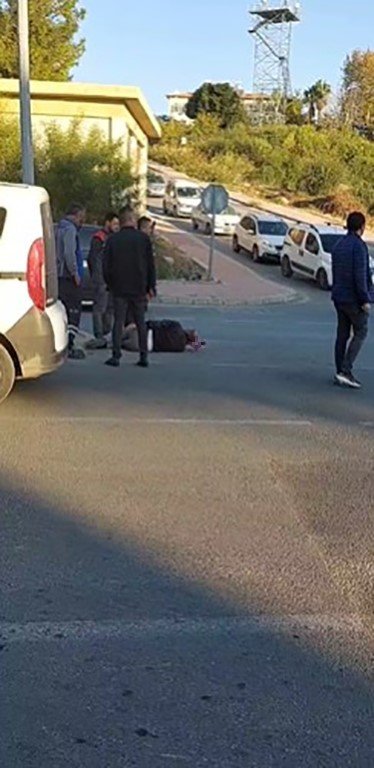 Manavgat’ta Motosiklet İle Otomobil Kavşakta Çarpıştı: 1 Yaralı