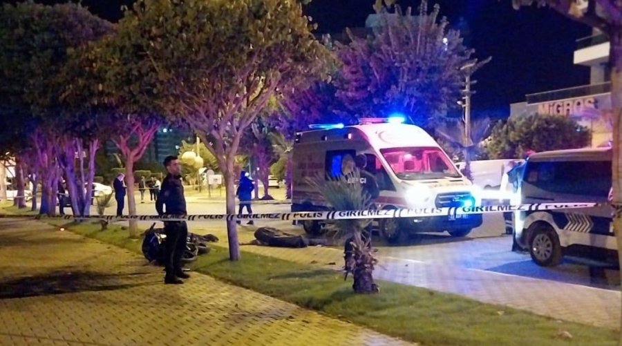 Mersin’de Motosiklet Ağaca Çarptı: 2 Ölü