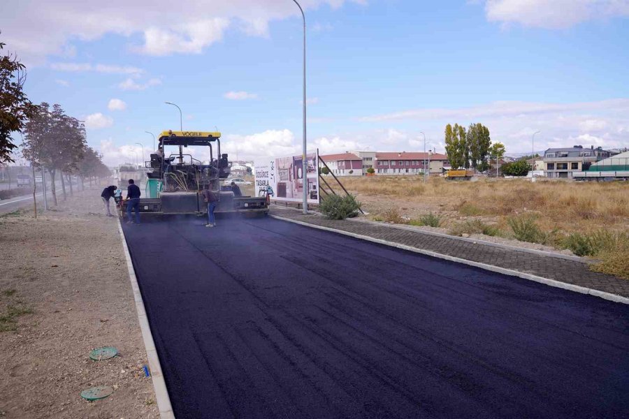 Tepebaşı’nda Üstyapı Çalışmaları Sürüyor