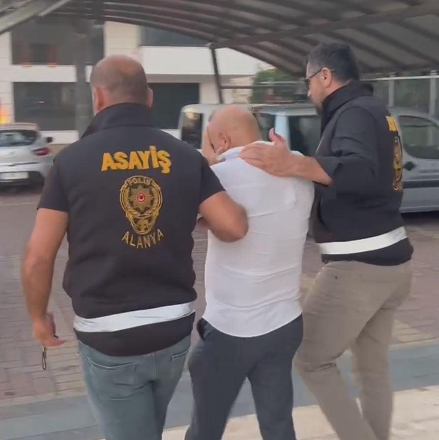 Alanya’da Kesinleşmiş Hapis Cezasıyla Aranan 3 Şahıs Yakalandı