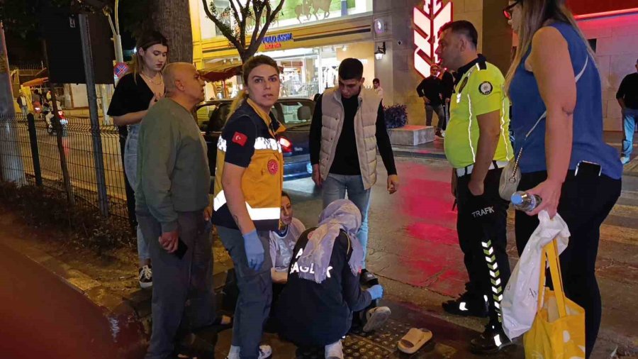 Yaya Geçidinde Otomobil Yol Verdi Motosiklet Hastanelik Etti