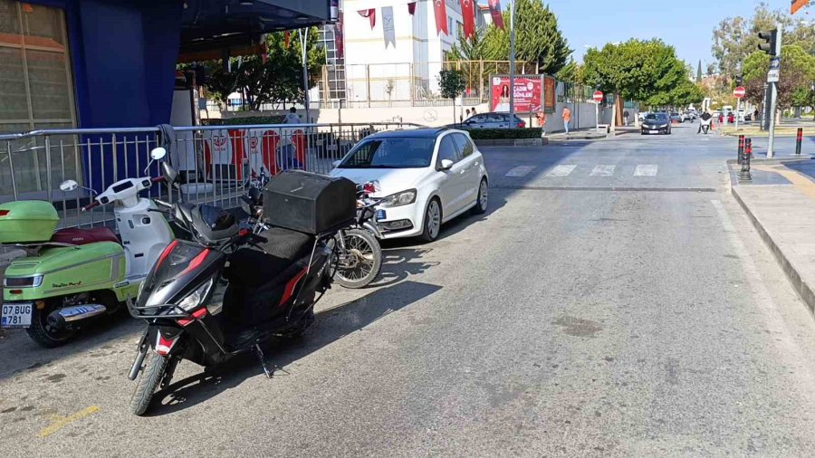 Kırmızı Işık İhlali Yapan Elektrikli Bisiklet, Motosiklete Çarptı:1 Yaralı