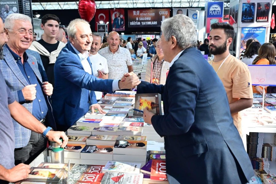 Başkan Kocagöz’den Gençlere Kitap Okuma Tavsiyesi