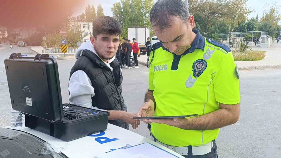 Manavgat’ta Motosikletler Çarpıştı: 1 Yaralı