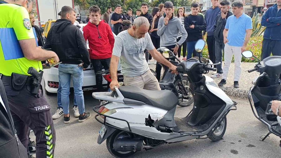 Manavgat’ta Motosikletler Çarpıştı: 1 Yaralı