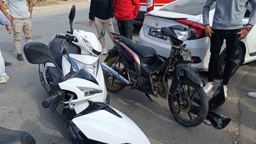 Manavgat’ta Motosikletler Çarpıştı: 1 Yaralı