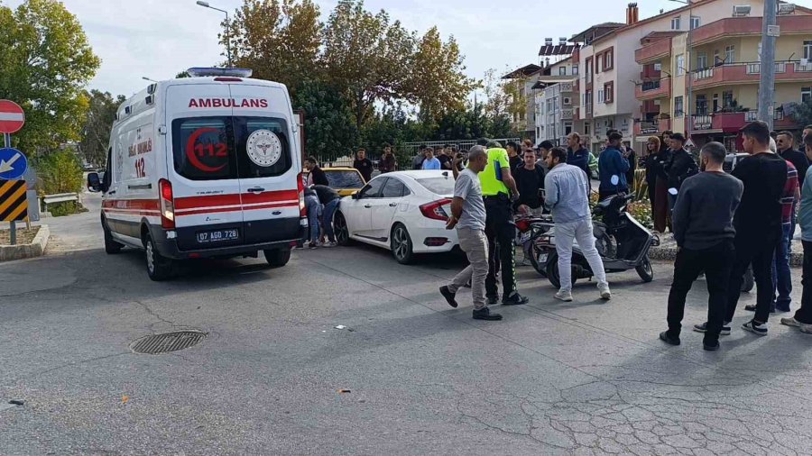 Manavgat’ta Motosikletler Çarpıştı: 1 Yaralı