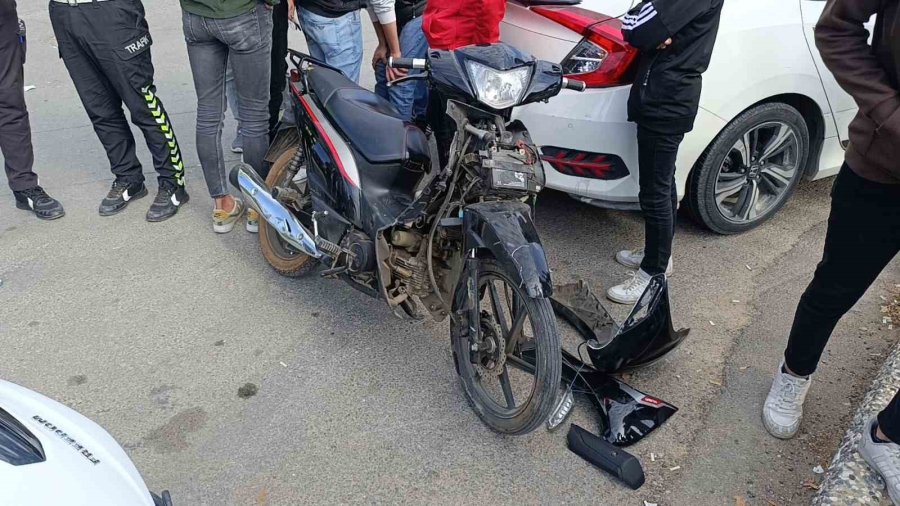 Manavgat’ta Motosikletler Çarpıştı: 1 Yaralı