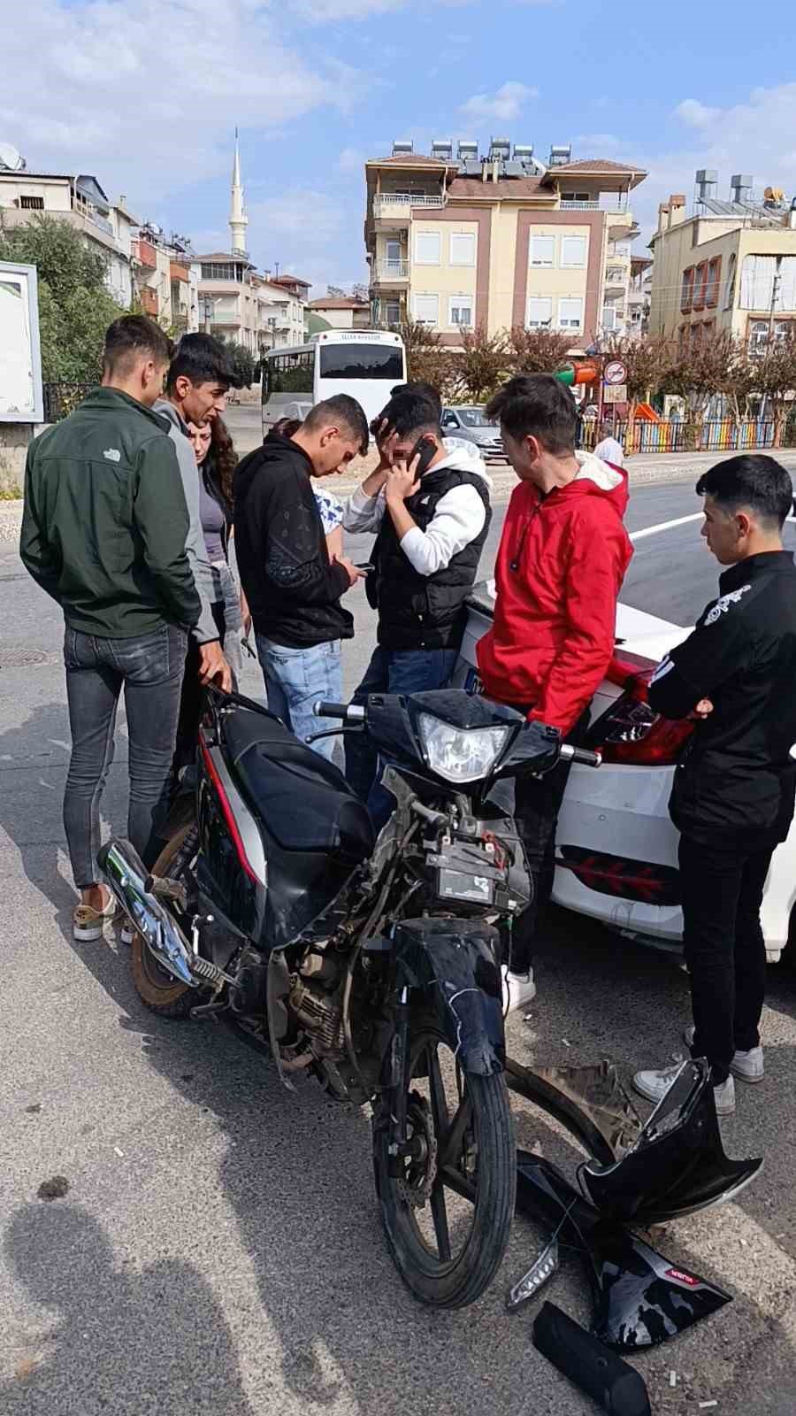 Manavgat’ta Motosikletler Çarpıştı: 1 Yaralı