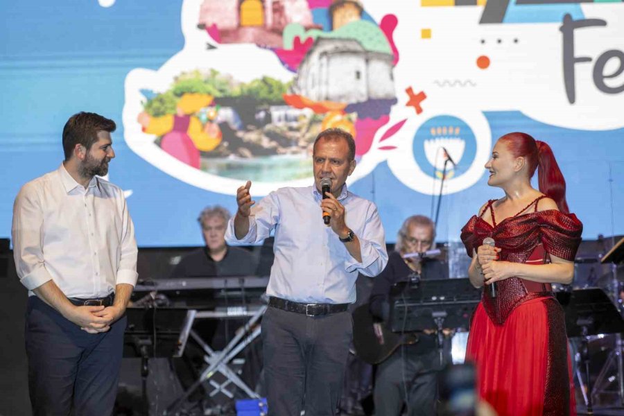 Candan Erçetin, Uluslararası Tarsus Festivalinde Sahne Aldı