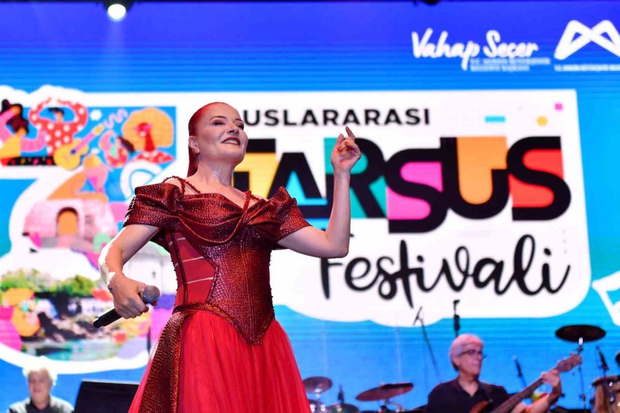 Candan Erçetin, Uluslararası Tarsus Festivalinde Sahne Aldı