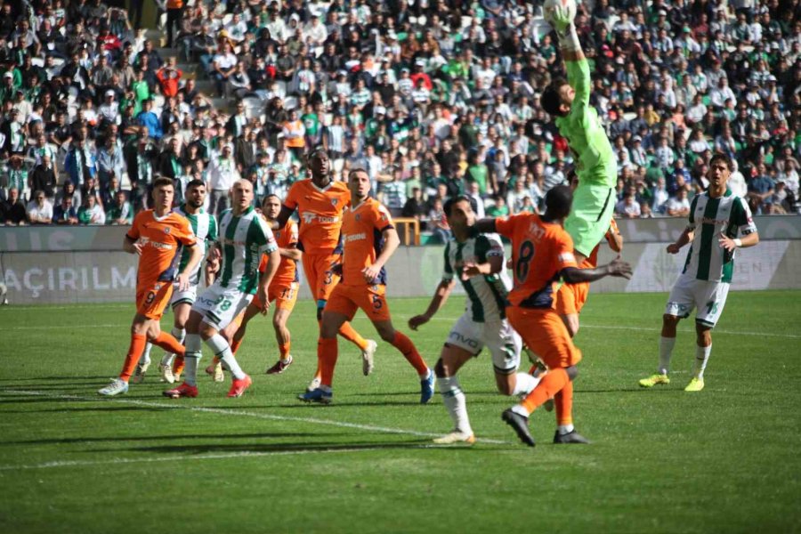 Trendyol Süper Lig: Konyaspor: 1 - Rams Başakşehir: 1 (ilk Yarı)