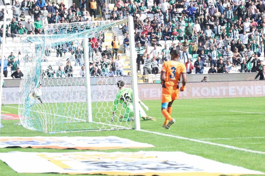 Trendyol Süper Lig: Konyaspor: 1 - Rams Başakşehir: 1 (ilk Yarı)