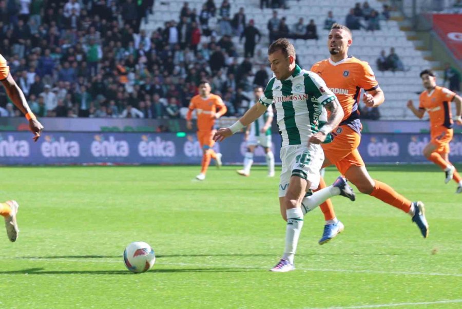 Trendyol Süper Lig: Konyaspor: 1 - Rams Başakşehir: 1 (ilk Yarı)