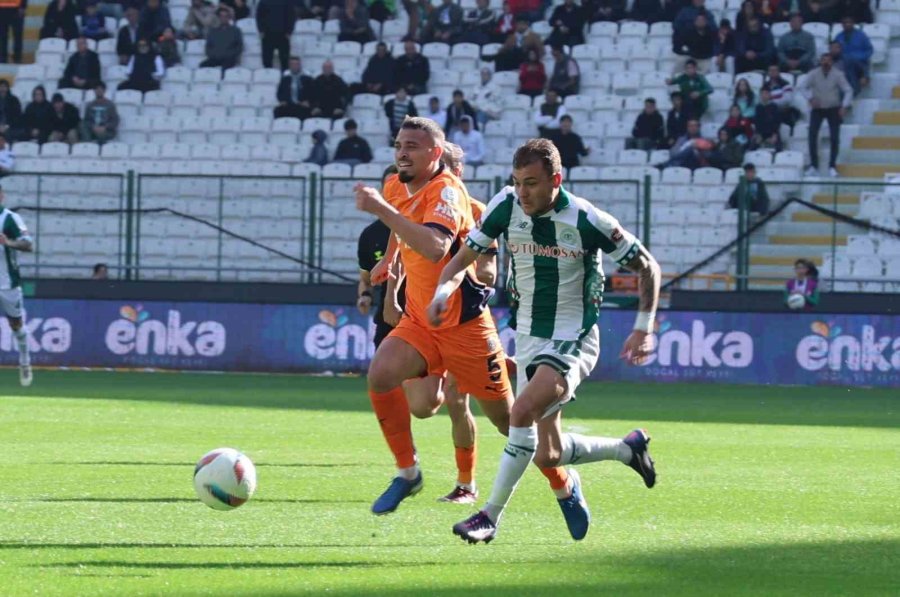 Trendyol Süper Lig: Konyaspor: 1 - Rams Başakşehir: 1 (ilk Yarı)