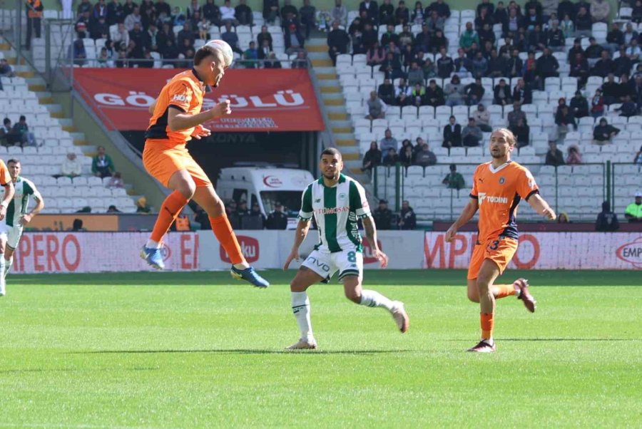 Trendyol Süper Lig: Konyaspor: 1 - Rams Başakşehir: 1 (ilk Yarı)