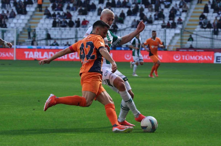 Trendyol Süper Lig: Konyaspor: 1 - Rams Başakşehir: 1 (ilk Yarı)