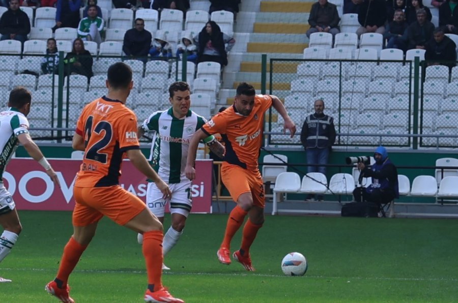 Trendyol Süper Lig: Konyaspor: 1 - Rams Başakşehir: 1 (ilk Yarı)