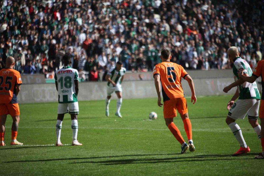 Trendyol Süper Lig: Konyaspor: 1 - Rams Başakşehir: 1 (ilk Yarı)