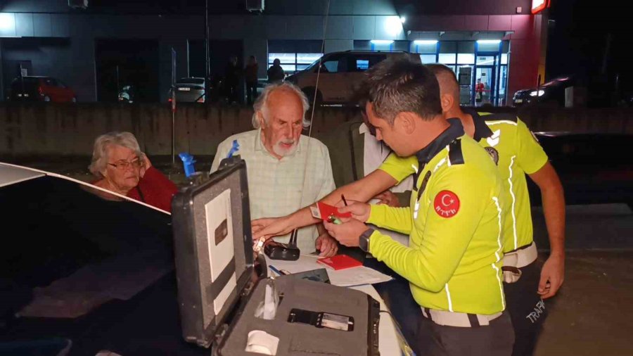 Kırmızı Işık İhlali Yapan İsviçreli Sürücü Yolu Savaş Alanına Çevirdi