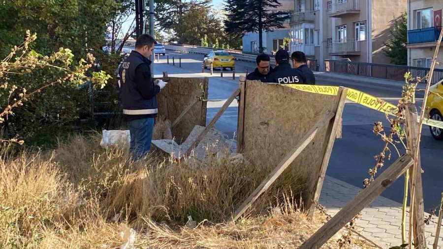 İnşaatın Bodrumunda Erkek Cesedi Bulundu