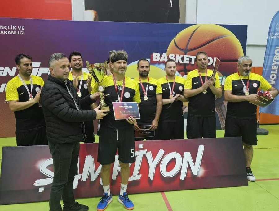 Kayseri İl Milli Eğitim Müdürlüğü Voleybol Takımlarından Büyük Başarı