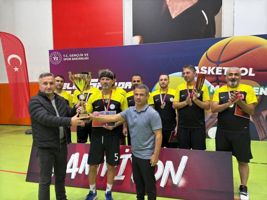 Kayseri İl Milli Eğitim Müdürlüğü Voleybol Takımlarından Büyük Başarı