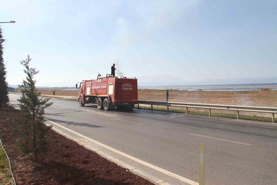 Beyşehir Gölü Milli Parkındaki Sazlık Alanda Yangın