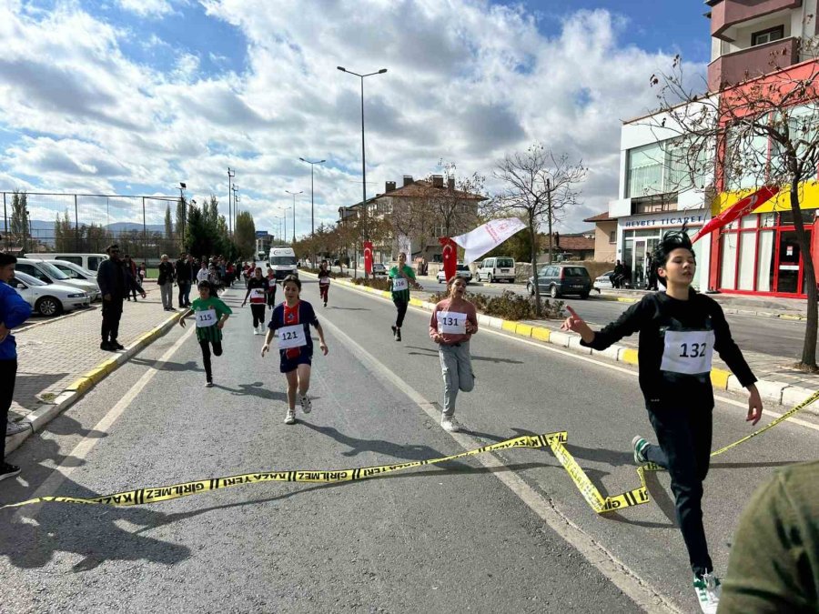 Tomarza’da 10 Kasım Atatürk’ü Anma Koşusu Yapıldı