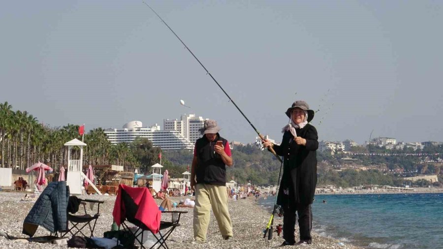 Antalya’da Deniz Suyu Sıcaklığı, Hava Sıcaklığını Yakaladı