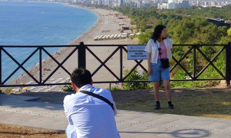 Antalya’da Deniz Suyu Sıcaklığı, Hava Sıcaklığını Yakaladı