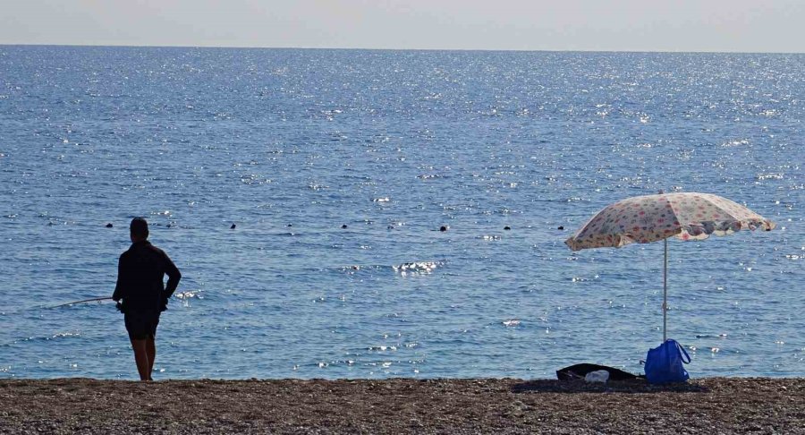 Antalya’da Deniz Suyu Sıcaklığı, Hava Sıcaklığını Yakaladı