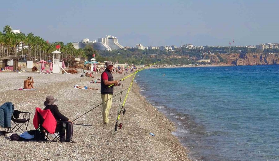 Antalya’da Deniz Suyu Sıcaklığı, Hava Sıcaklığını Yakaladı