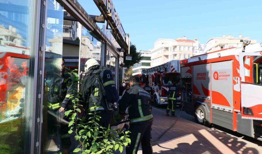 İş Yerinde Yangın İtfaiyeyi Alarma Geçirdi