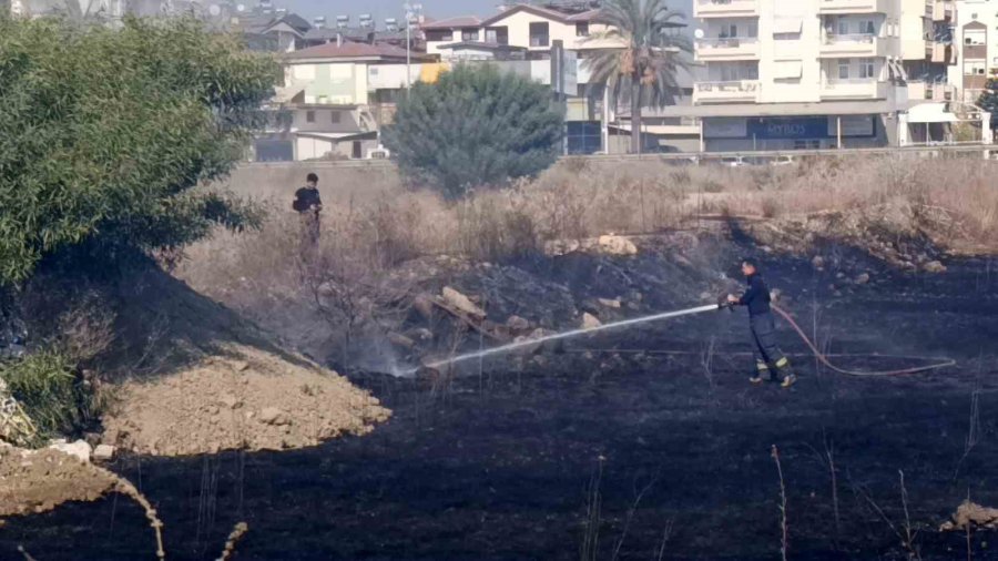 Manavgat’ta Çalılık Yangını, Evlere Ulaşmadan Söndürüldü