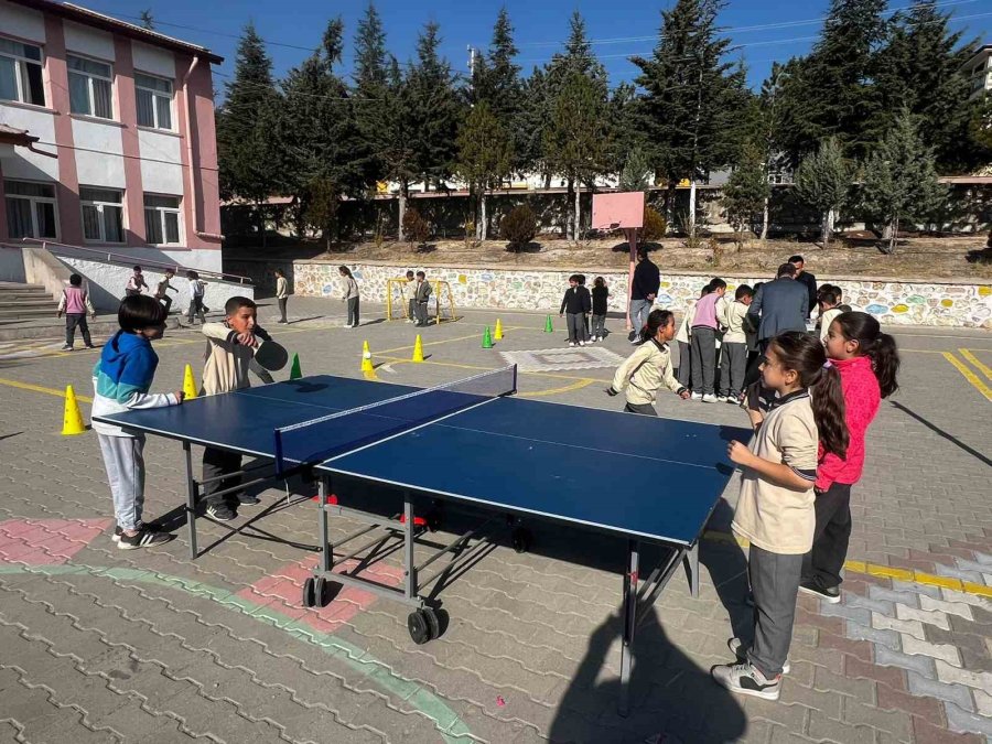 Altunhisar’da Çocuklar Okula Sporla Başlıyor