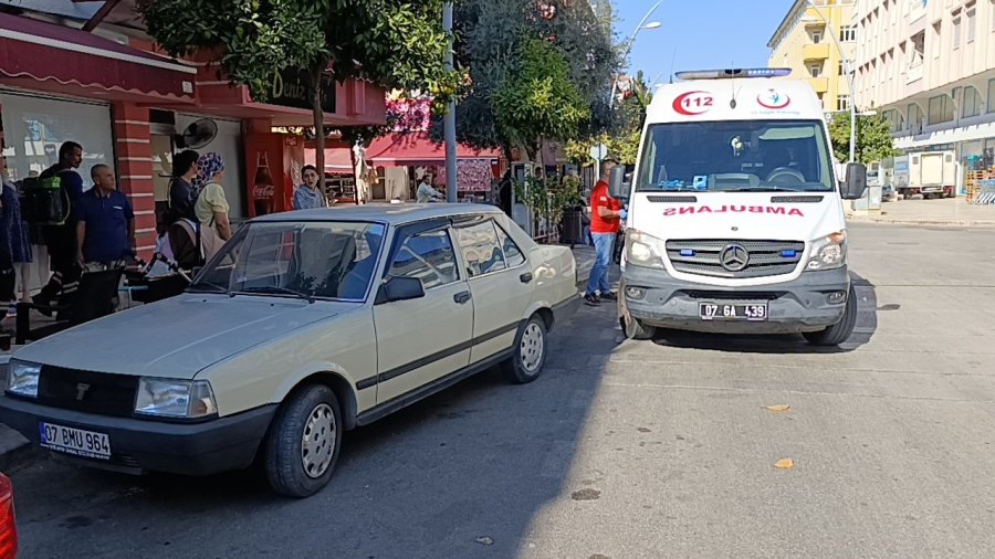 Motosiklete Çarpan Otomobil Sürücüsü Kaza Sonrası Gözyaşlarına Hakim Olamadı