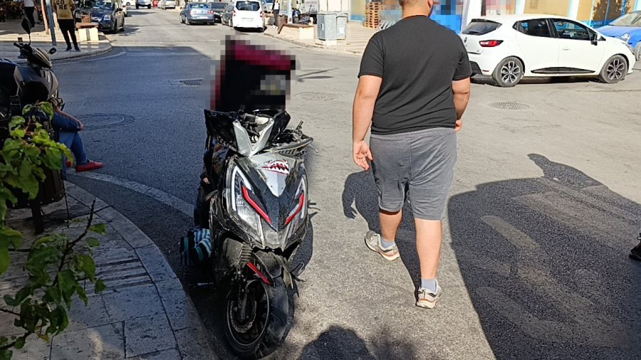 Motosiklete Çarpan Otomobil Sürücüsü Kaza Sonrası Gözyaşlarına Hakim Olamadı