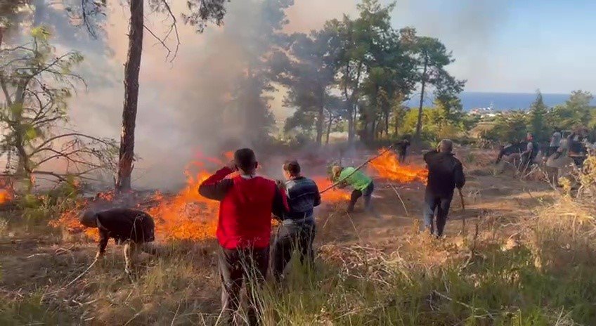 Antalya’da Hava Aracı Ormanlık Alana Düşüp İnfilak Etti