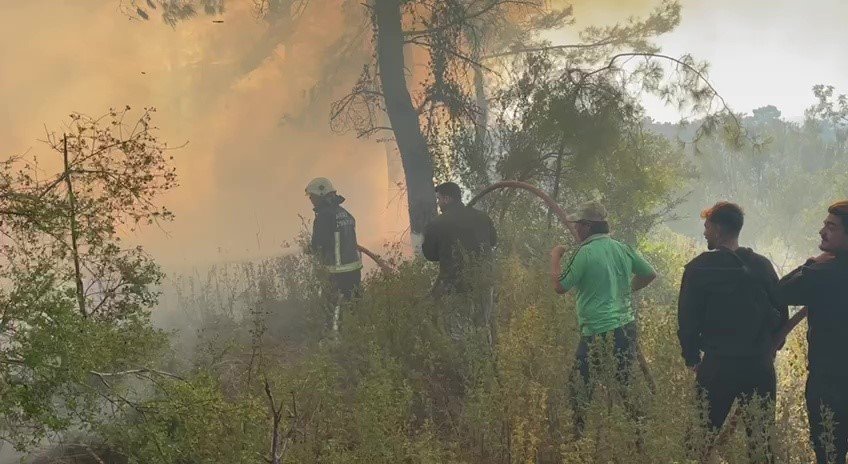 Antalya’da Hava Aracı Ormanlık Alana Düşüp İnfilak Etti