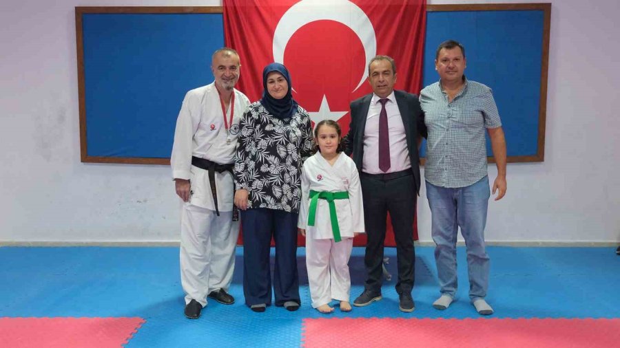 Kemer Belediye Karate Takımı Kuşak Atladı