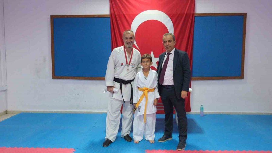 Kemer Belediye Karate Takımı Kuşak Atladı