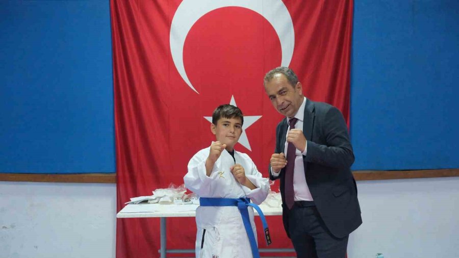 Kemer Belediye Karate Takımı Kuşak Atladı