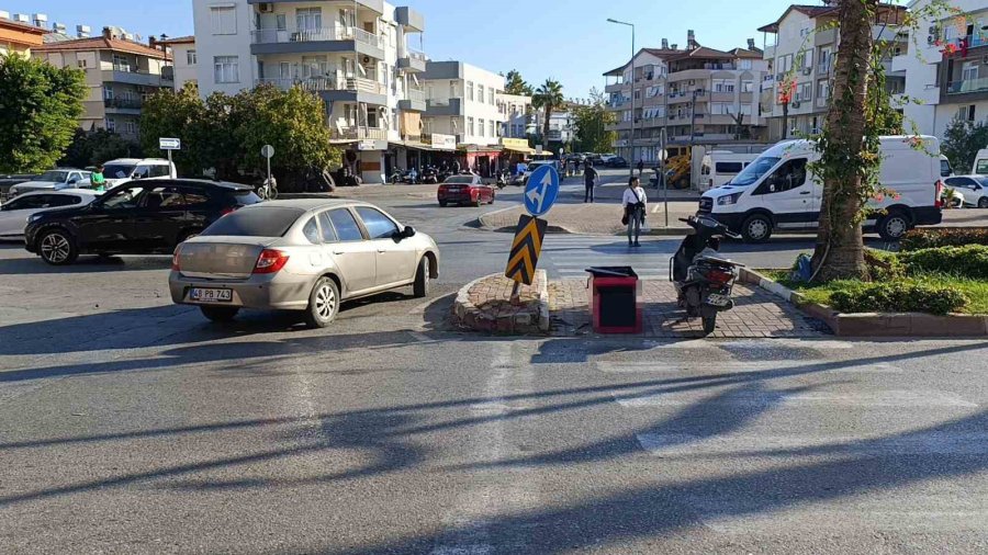 Motosiklet Otomobille Çarpıştı: 1 Yaralı