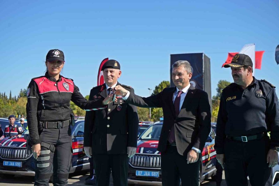 Antalya’da Emniyet Ve Jandarma 225 Yeni Araçla Gücüne Güç Kattı