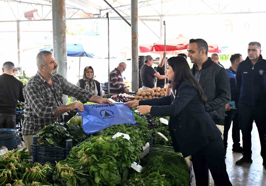 Muratpaşa Pazarlarında Tek Tip Önlük Uygulaması Başlatıldı